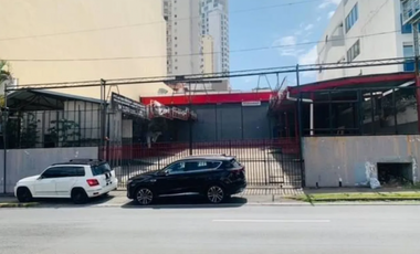 ALQUILO LOCAL EN LA 12 DE OCTUBRE
