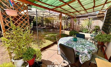 Casa en Venta en Casa para Remodelar Con Gran Terreno, a Pasos de Metro F. Castillo Velasco, La Reina