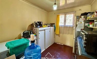 Casa en Venta en Casa para Remodelar Con Gran Terreno, a Pasos de Metro F. Castillo Velasco, La Reina