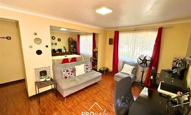 Casa en Venta en Casa para Remodelar Con Gran Terreno, a Pasos de Metro F. Castillo Velasco, La Reina