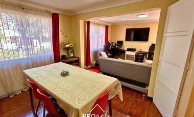 Casa en Venta en Casa para Remodelar Con Gran Terreno, a Pasos de Metro F. Castillo Velasco, La Reina