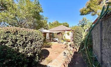 Casa en Venta en Casa para Remodelar Con Gran Terreno, a Pasos de Metro F. Castillo Velasco, La Reina