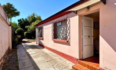 Casa en Venta en Casa para Remodelar Con Gran Terreno, a Pasos de Metro F. Castillo Velasco, La Reina