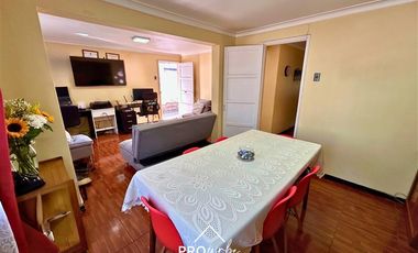 Casa en Venta en Casa para Remodelar Con Gran Terreno, a Pasos de Metro F. Castillo Velasco, La Reina
