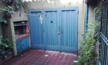 Casa de 5 ambientes en venta, próxima al centro de Quilmes.
