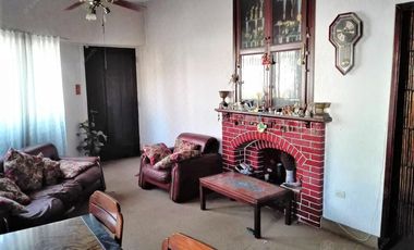 Casa de 5 ambientes en venta, próxima al centro de Quilmes.
