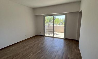 Casa en Venta c/renta frente a plaza. 3 dormitorios y dependencia. Barrio Cerrado San Matias, Escoba