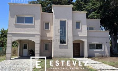 Casa en Venta c/renta frente a plaza. 3 dormitorios y dependencia. Barrio Cerrado San Matias, Escoba