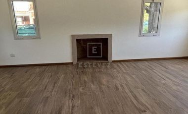 Casa en Venta c/renta frente a plaza. 3 dormitorios y dependencia. Barrio Cerrado San Matias, Escoba