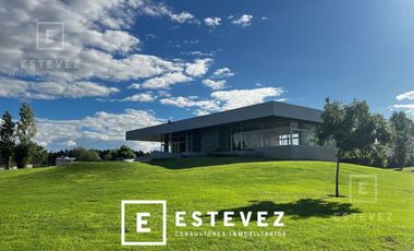 Casa en Venta c/renta frente a plaza. 3 dormitorios y dependencia. Barrio Cerrado San Matias, Escoba