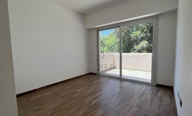 Casa en Venta c/renta frente a plaza. 3 dormitorios y dependencia. Barrio Cerrado San Matias, Escoba