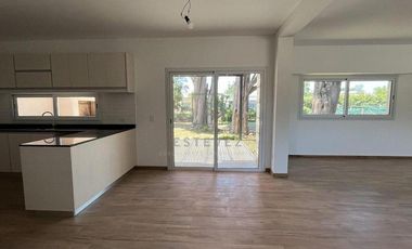 Casa en Venta c/renta frente a plaza. 3 dormitorios y dependencia. Barrio Cerrado San Matias, Escoba