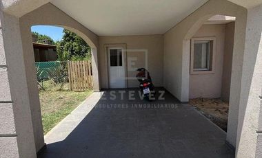 Casa en Venta c/renta frente a plaza. 3 dormitorios y dependencia. Barrio Cerrado San Matias, Escoba