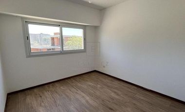 Casa en Venta c/renta frente a plaza. 3 dormitorios y dependencia. Barrio Cerrado San Matias, Escoba