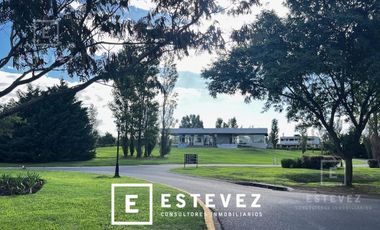 Casa en Venta c/renta frente a plaza. 3 dormitorios y dependencia. Barrio Cerrado San Matias, Escoba