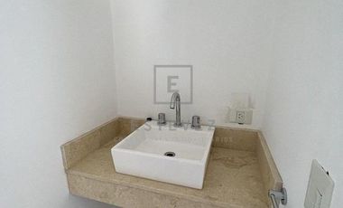 Casa en Venta c/renta frente a plaza. 3 dormitorios y dependencia. Barrio Cerrado San Matias, Escoba