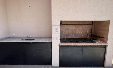 Casa en Venta c/renta frente a plaza. 3 dormitorios y dependencia. Barrio Cerrado San Matias, Escoba