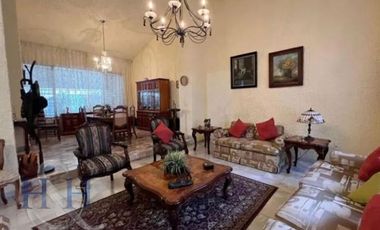 Casa En Venta En Jardines Universidad
