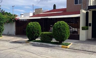 Casa En Venta En Jardines Universidad