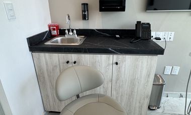 Excelente consultorio odontológico equipado en renta.