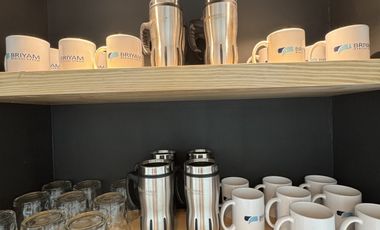 Excelente consultorio odontológico equipado en renta.