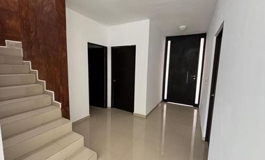 CASA EN VENTA EN LAS CRUCES CLUB DE GOLF APODACA