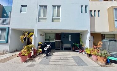 Casa en Coto muy cerca de Periférico