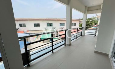2-storey townhouse  3 Bedrooms 3 Bathrooms in East pattaya