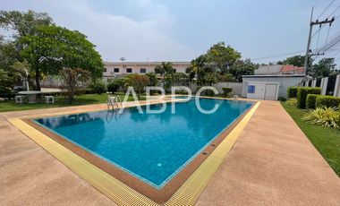 2-storey townhouse  3 Bedrooms 3 Bathrooms in East pattaya