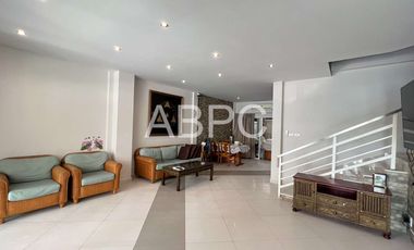 2-storey townhouse  3 Bedrooms 3 Bathrooms in East pattaya