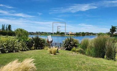 Casa en venta, 3 dormitorios y pileta. Barrio Cerrado, Escobar