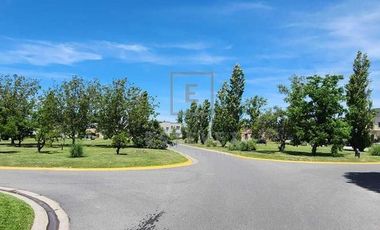 Casa en venta, 3 dormitorios y pileta. Barrio Cerrado, Escobar
