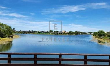 Casa en venta, 3 dormitorios y pileta. Barrio Cerrado, Escobar