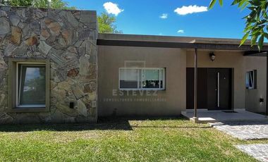 Casa en venta, 3 dormitorios y pileta. Barrio Cerrado, Escobar