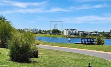 Casa en venta, 3 dormitorios y pileta. Barrio Cerrado, Escobar