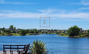 Casa en venta, 3 dormitorios y pileta. Barrio Cerrado, Escobar