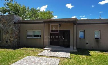 Casa en venta, 3 dormitorios y pileta. Barrio Cerrado, Escobar