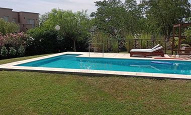 Casa de 3 dormitorios y pileta en venta, Barrio Cerrado, Escobar, G.B.A. Zona Norte