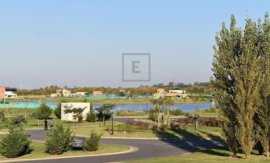 Casa de 3 dormitorios y pileta en venta, Barrio Cerrado, Escobar, G.B.A. Zona Norte