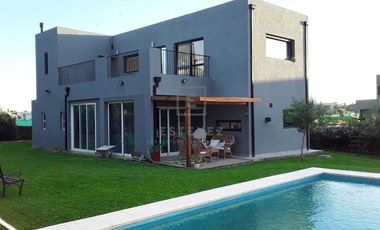 Casa de 3 dormitorios y pileta en venta, Barrio Cerrado, Escobar, G.B.A. Zona Norte