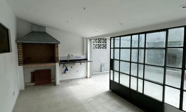 Tinogasta 2700, Casa de estilo, Reciclada íntegramente a nueva, con cochera en Villa del Parque