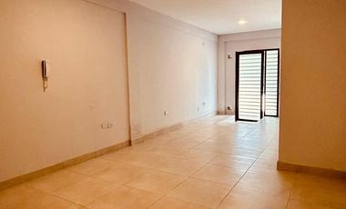 Local comercial a estrenar en Paso de los Andes al 500, Barrio El Bosque, SMT