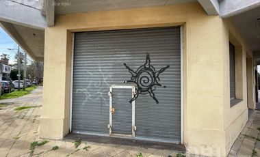 VENTA DE 3 LOCALES EN HAEDO NORTE  - ESQUINA COMERCIAL