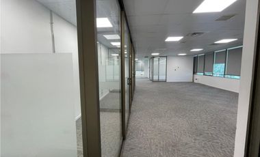 ARRIENDO Oficina de 272m2 con terraza, Metro Pedro de Valdivia