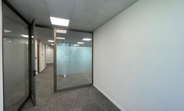 ARRIENDO Oficina de 272m2 con terraza, Metro Pedro de Valdivia