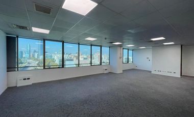 ARRIENDO Oficina de 272m2 con terraza, Metro Pedro de Valdivia