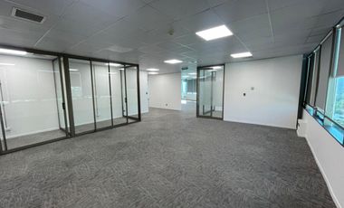 ARRIENDO Oficina de 272m2 con terraza, Metro Pedro de Valdivia