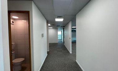 ARRIENDO Oficina de 272m2 con terraza, Metro Pedro de Valdivia