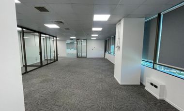 ARRIENDO Oficina de 272m2 con terraza, Metro Pedro de Valdivia