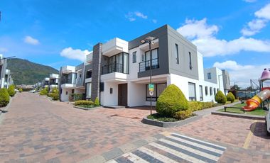 Arriendo casa en conjunto cerrado Cota $ 4.000.000